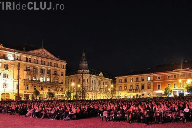 Cluj - Spectacol de operă în Piata Avram Iancu