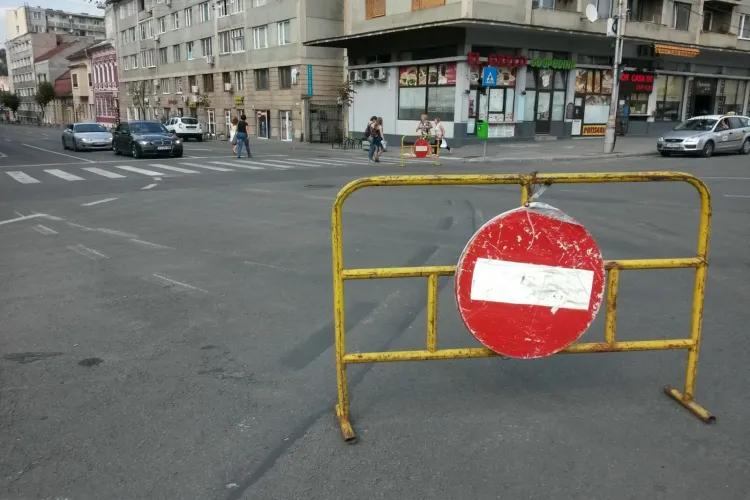 Circulația pe Moților a fost închisă pentru șoferii care vin din Mănăștur. Pe unde vor merge de acum FOTO