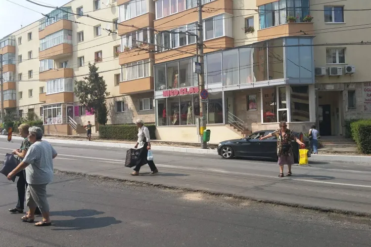 Bătaie de joc în Mănăștur. Politia îi amendează pe clujenii care traversează, dar nu sunt treceri de pietoni / Replica IPJ Cluj...