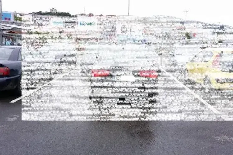 Cum să NU parchezi la mall. Vezi cum și-a lăsat un șofer Audi-ul pe două locuri FOTO