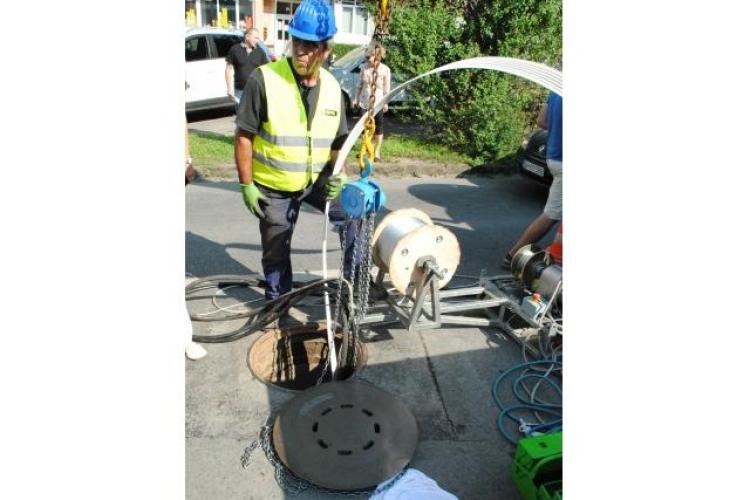 Oradea folosește roboți pentru a repara canalizarea, fără a sparge drumul - FOTO