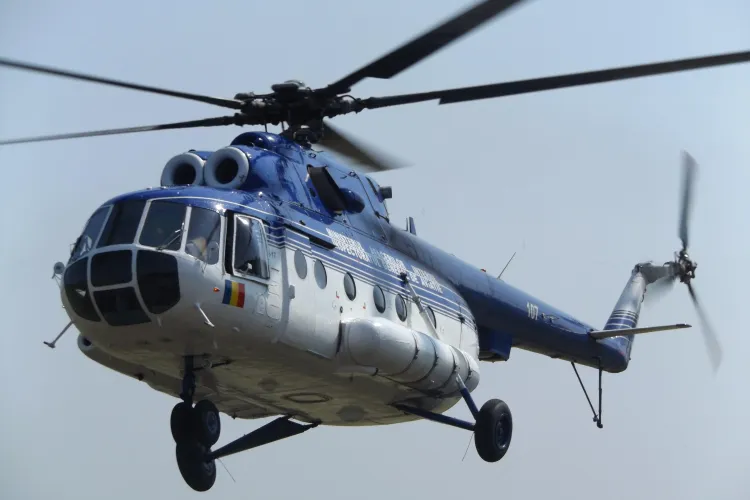 Imagini spectaculoase. Elicopterul MAI din Cluj stinge incendii în masivul Retezat