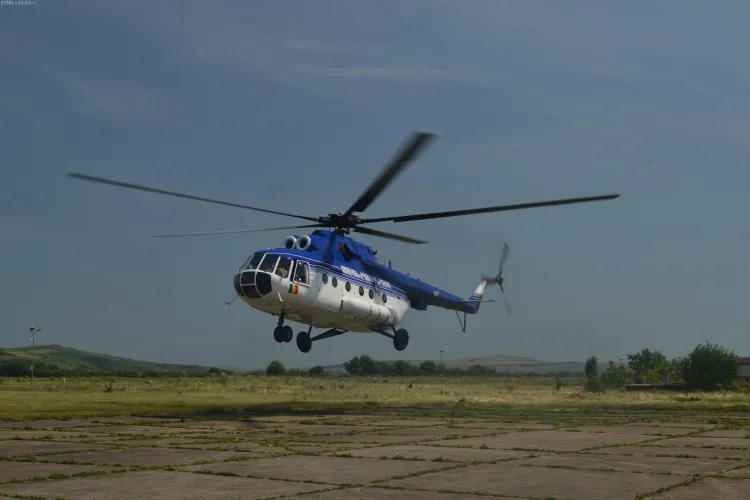 Unitatea speciala de Aviatie Cluj-Napoca a ajutat la stingerea unui incendiu de pădure din Hunedoara. Ce dotări are elicopterul VIDEO