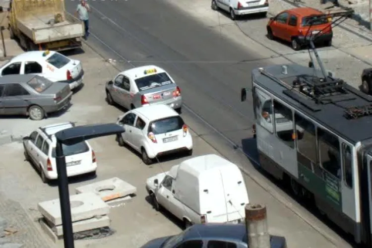 Tramvai blocat de un taximetrist pe strada Horea. S-a format o coadă uriașă de mașini VIDEO