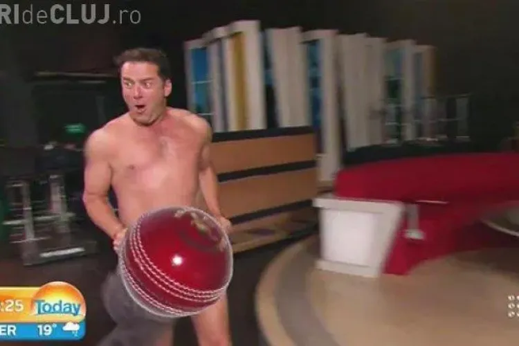 Un prezentator TV a pierdut pariul și a apărut gol la televizor - VIDEO