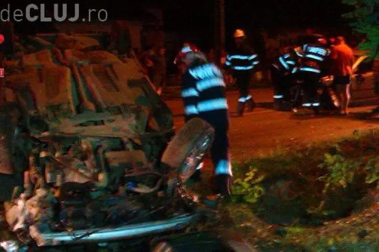 O șoferiță clujeancă s-a răsturnat cu mașina, după ce a lovit un autoturism într-o intersecție VIDEO
