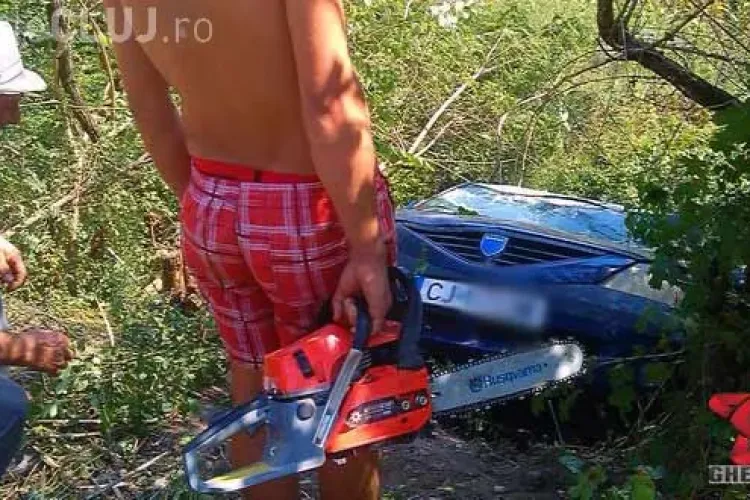 Taximetristul clujean care a picat cu mașina de la 6 metri înălțime, cercetat de polițiști pentru că a fugit de la locul acidentului