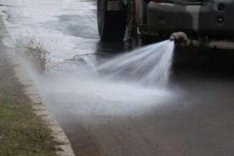 O femeie susține că străzile din Florești sunt spălate cu apă din canalizare. Primarul Horia Șulea o dă în JUDECATĂ