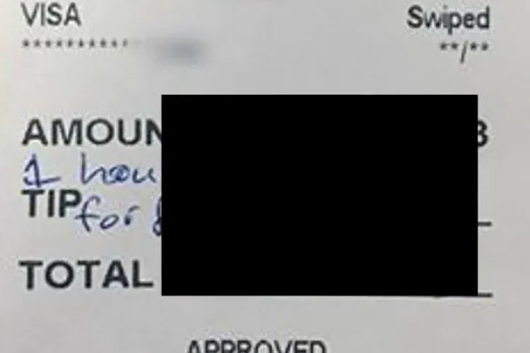 Un client i-a lăsat un mesaj jignitor pe nota de plată. Chelnerița a făcut totul public