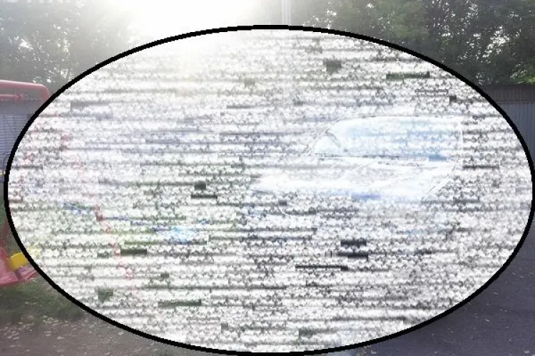 Parcare de ”doamnă” la Cluj. Și-a lăsat BMW-ul la intrarea unui loc de joacă FOTO