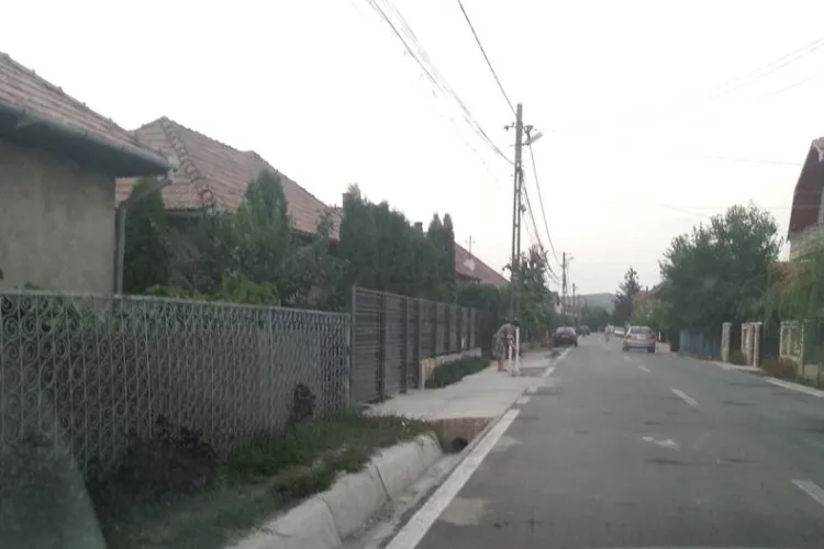 Accident URÂT în Sânnicoară! Un copil de 6 ani a căzut cu bicicleta într-o rigolă și a rămas fără dinti