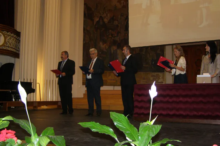 Peste 500 de elevi olimpici şi profesori din Cluj au fost premiaţi