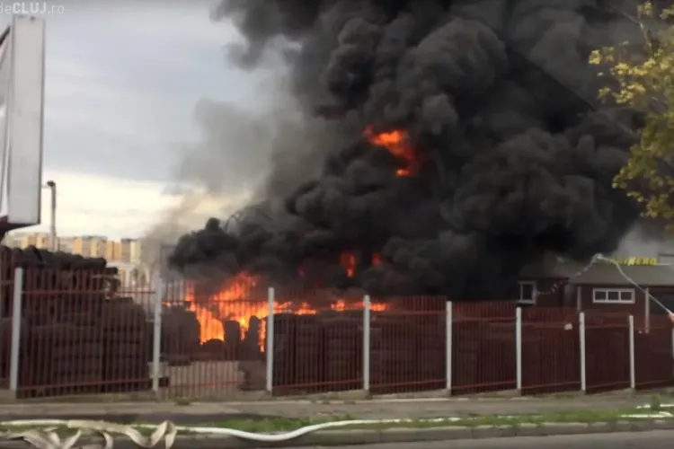 Incendiu de pe varianta Zorilor - Mănăștur - Imagini SPECTACULOASE filmate de clujeni - VIDEO