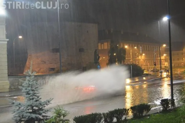 Strada Avram Iancu, plină de bălți la doar o săptămână de la finalizare. Cum a rezistat la prima ploaie  FOTO