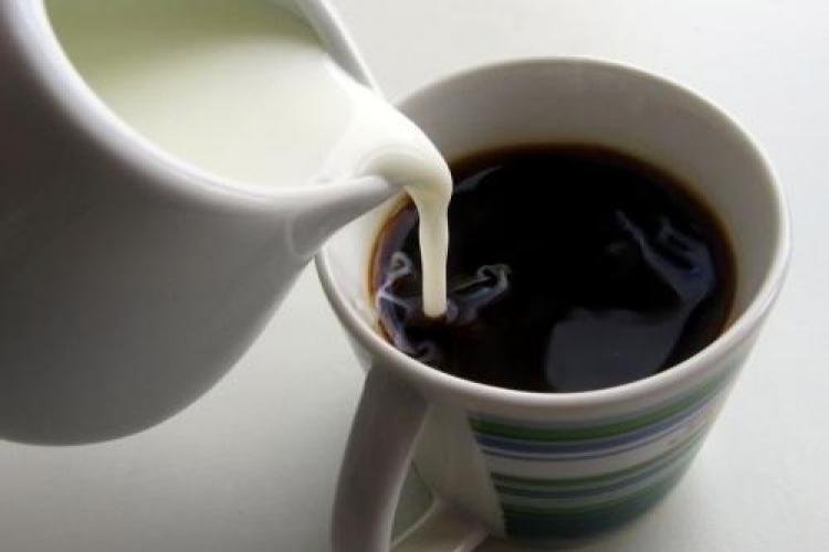 Ce se întâmplă dacă bei cafeaua cu lapte
