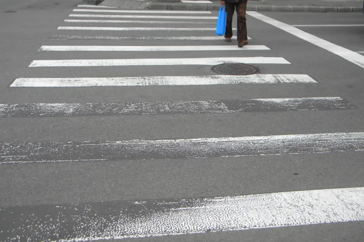 Femeie rănită grav în timp ce traversa strada, în centrul Clujului. A fost lovită chiar pe trecerea de pietoni