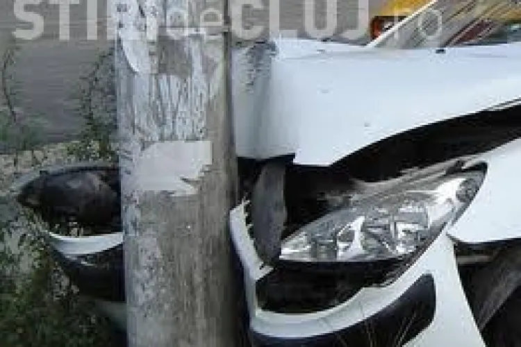 Un clujean teribilist a cauzat un accident rutier. S-a urcat la volan în toiul nopții, dar nu avea nici măcar permis