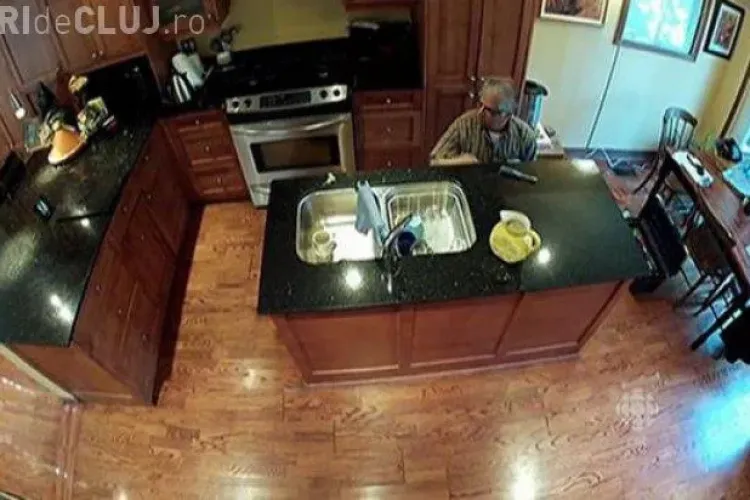 Politician FILMAT când urina în cafeaua altcuiva - VIDEO