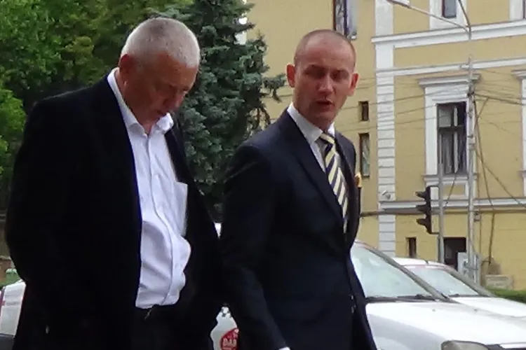 Nicoară îi cere DEMISIA de onoare lui Seplecan: Îmi cer scuze pentru ce a făcut. Seplecan spune ca a fost o gluma pe sms-uri 