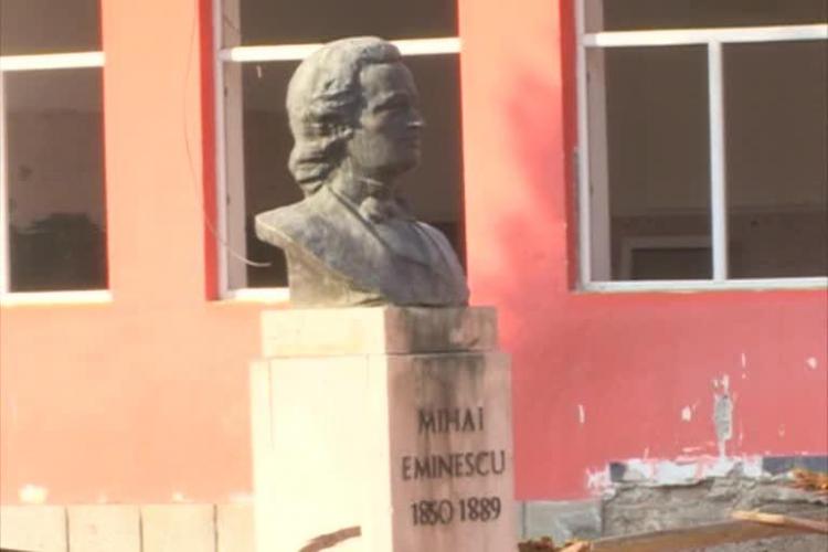 Prefectul Clujului a ÎNCHIS Liceul Mihai Eminescu. Fără tavan e cam greu să se înceapă școala