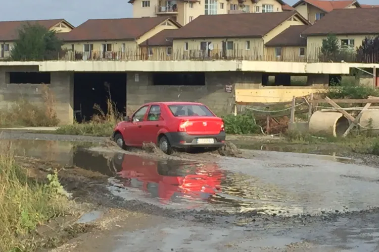 Constructorii din Florești au donat Primăriei numai jumătate din drum. Zona Sun City si Emerald Gardens este un focar de infectie