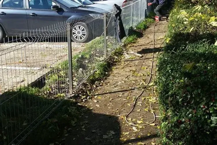 Un medic din Zorilor reclamă îngrădirea spațiilor verzi din cartier - FOTO