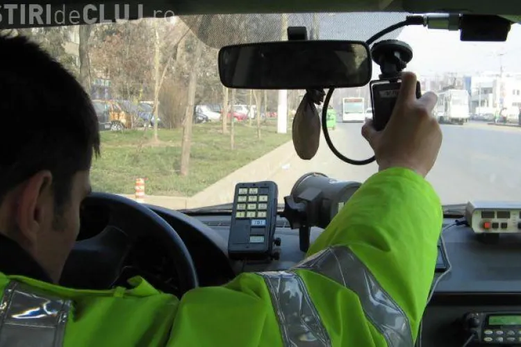 Poliția rutieră ocupă parcările clujenilor de pe strada Albac. Tuturor le e FRICĂ. Ce le recomandă primarul - VIDEO