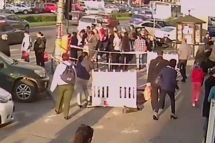 Reacția NĂUCITOARE a E.ON Gaz după ce un nevăzător a căzut la Cluj într-o groapă săpată de ei - VIDEO