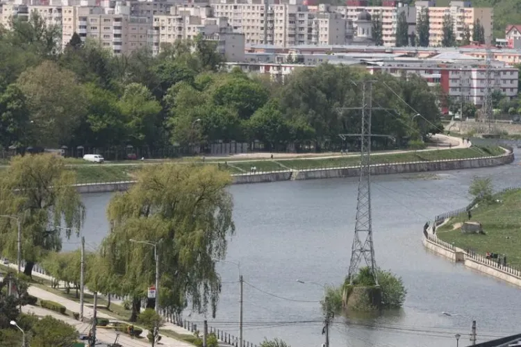 Arhitecții din Cluj: Opriți lărgirea străzii Splaiul Independenței prin acoperirea Someșului / Boc a oprit lucrările