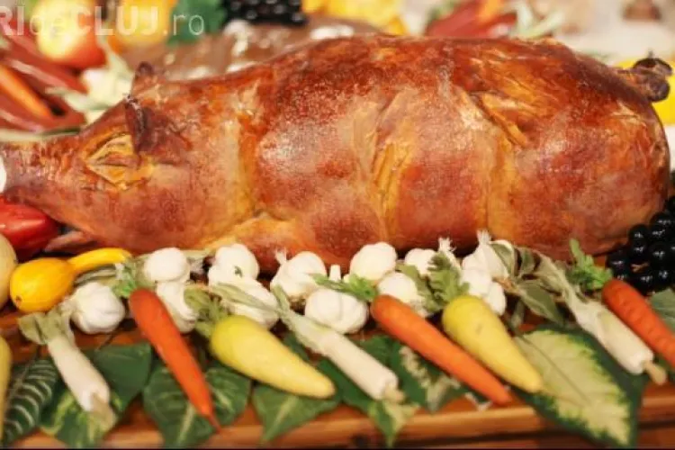 Angajații de la Primăria Cluj-Napoca își riscă libertatea pentru 500 de lei, un porc de Crăciun și un miel de Paște