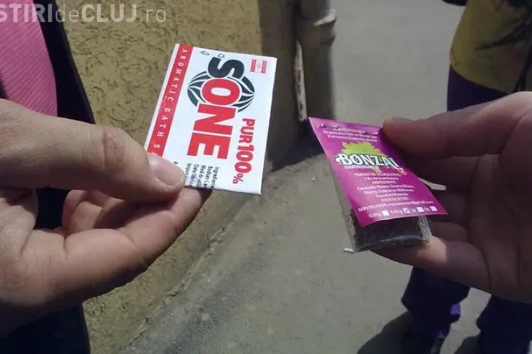 Captură de droguri la Cluj! Doi tineri au fost prinși cu peste 90 de plicuri de etnobotanice
