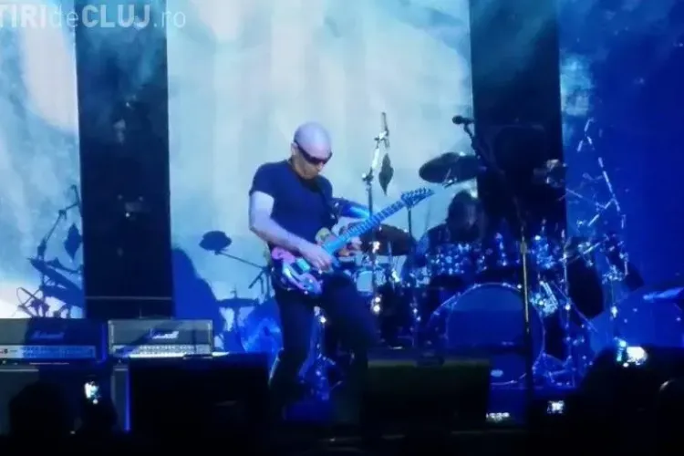 Joe Satriani le-ar fi luat bani fanilor pentru fotografii. Câte 150 de euro bucata