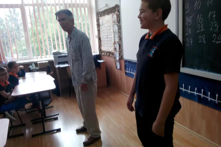 Poveștile prind viață într-o școală din Cluj. Profesorii organizează un festival inedit pentru cei mici VIDEO