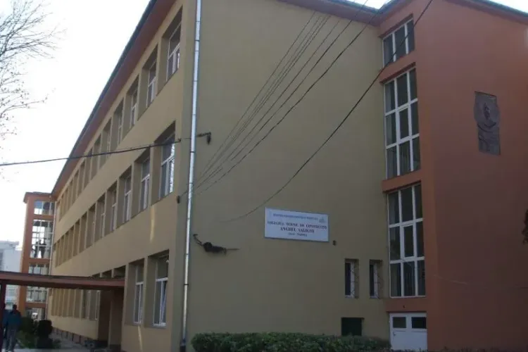 Elevi umiliți la Anghel Saligny, după mutarea Liceului Mihai Eminescu: ”Dați-i afară, ce-i cu bruneții ăștia!”