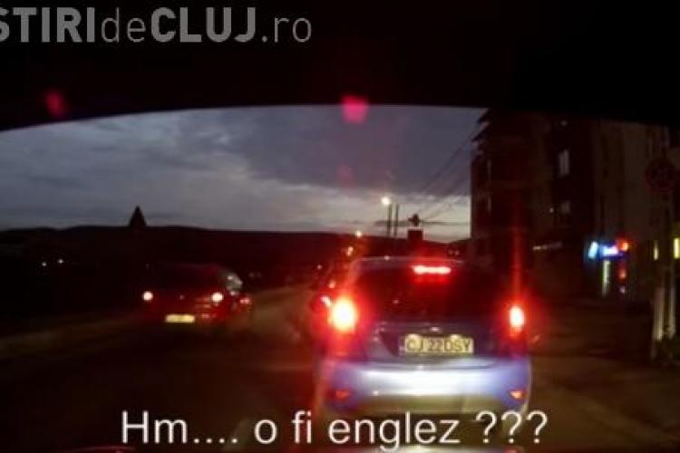 Un șofer din Alba a depășit la Cluj, ca un ȘMECHER, o coloană și a lovit o mașină. Ce a urmat merită o ladă de bere - VIDEO