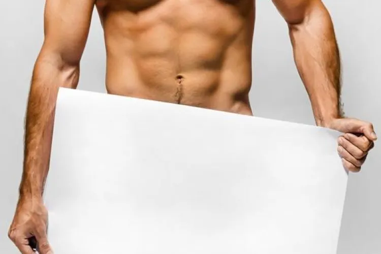 Directorul unei instituții PUBLICE din Cluj fugea dezbrăcat prin piscina UBB și apoi prin parcul Babeș