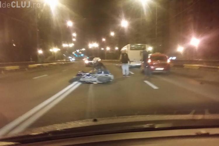 Accident în Mănăștur. Un motociclist BEAT la 6.00 dimineața a întrat ca BERBECUL într-un autobuz