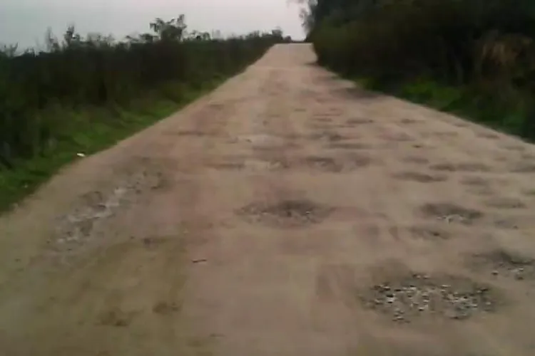 Așa arată drumul Pădureni - Satul lung, drum reabilitat în 2015. E BĂTAIE de JOC - VIDEO