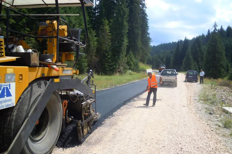 Ce drumuri județene se asfaltează în Cluj. LISTA completă numai AICI