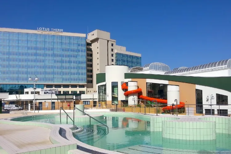 Primul hotel de cinci stele cu aquapark din Felix, ”Lotus Therm SPA&Luxury Resort” și-a deschis porțile. Cum arată și care sunt prețurile (P)