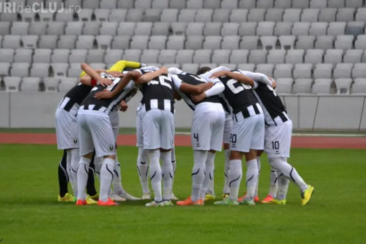 Bătaie în vestiarul de la U Cluj! I-a dat cu piciorul în gură MIȘELEȘTE