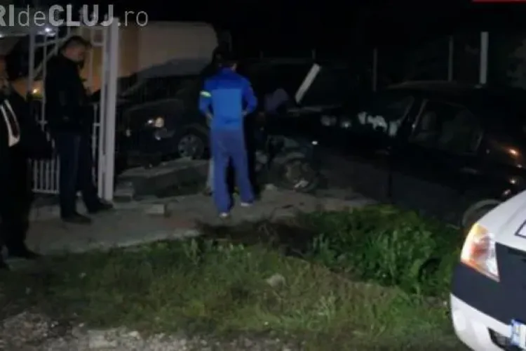 Fost polițist, beat la volan, a făcut dezastru pe o stradă din Gherla. A făcut scandal și a vrut să fugă VIDEO