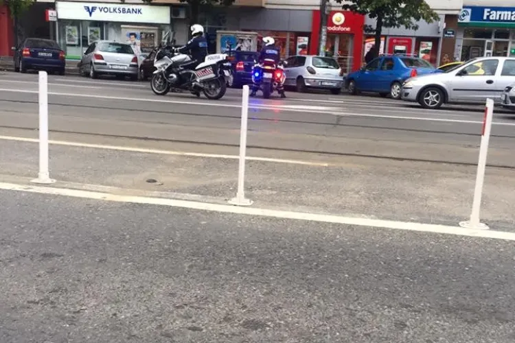 Gest EPIC al unor polițiști români. Au oprit traficul pentru a trece o femeie în scaun cu rotile 
