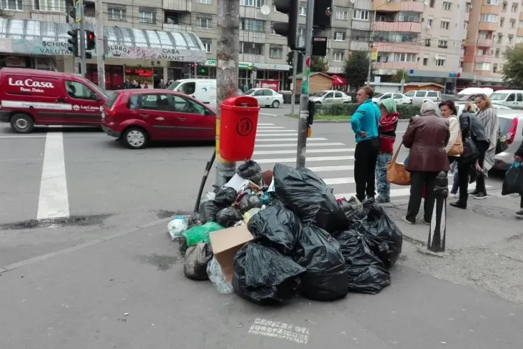 Comercianții din Piața Mărăști aruncă gunoiul în stradă, ca să nu plătescă - FOTO