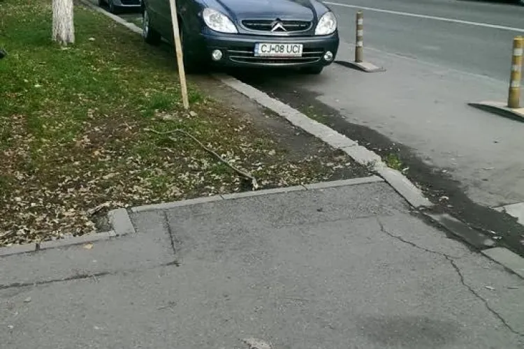 Pistele de bicicliști din Cluj-Napoca sunt parcări. FOTO cu un EXEMPLU 