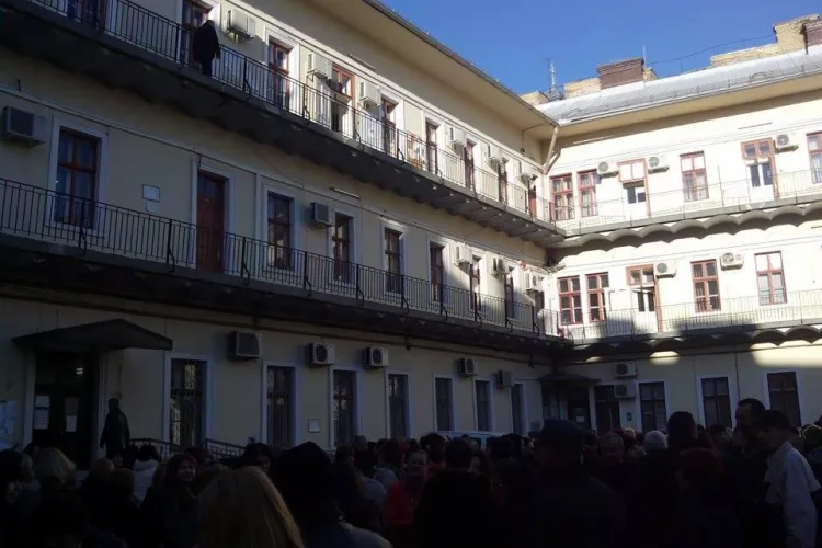 Protest la ANAF și Finanțele Cluj. Nu le cresc salariile și oamenii au întrerupt lucrul