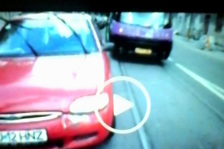 Șoferul care a blocat tramvaiele la Cluj e cercetat de polițiști. Riscă pedeapsa cu închisoarea