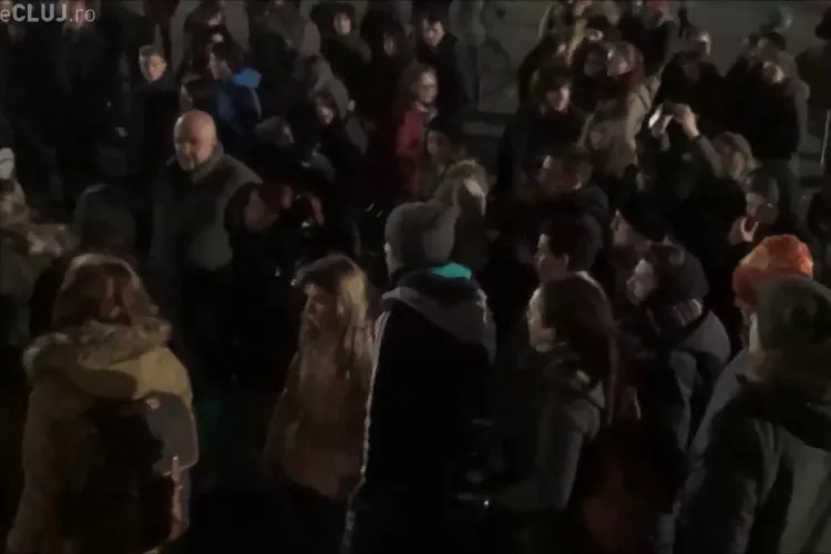 Ceartă între protestatari la Cluj, după ce un timișorean a venit să organizeze protestul: E confiscată mișcarea!  - VIDEO
