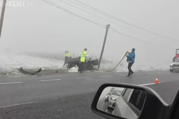 Trei accidente pe un drum din Cluj, în acelaşi loc. A venit IARNA – FOTO
