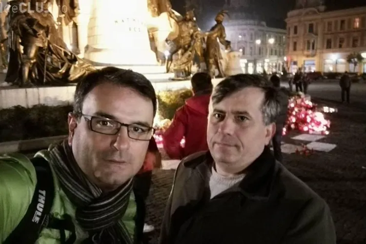 30 de clujeni au ieșit în Unirii la proteste contra autorităților. Lucian Mândruță i-a chemat în stradă